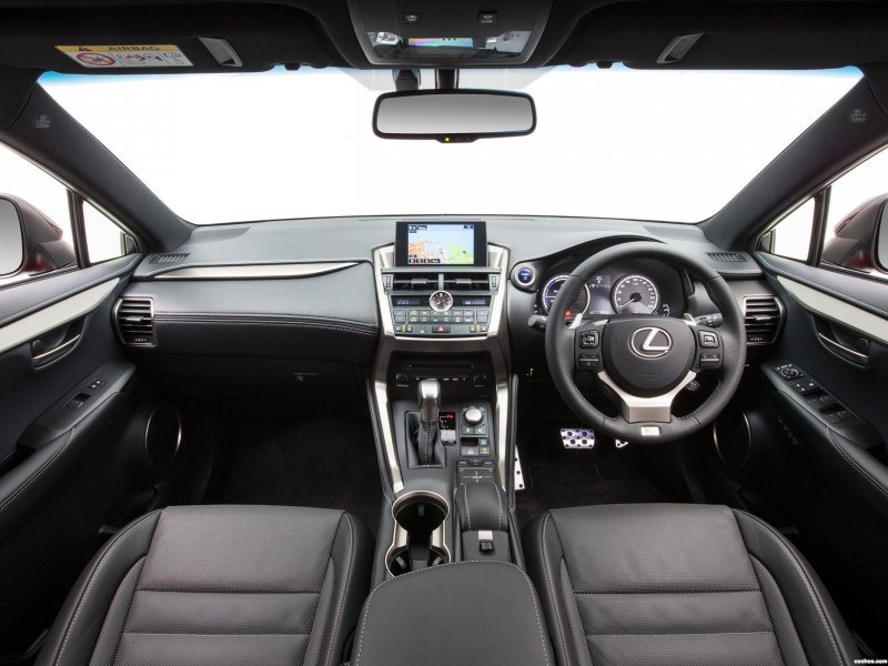 Lexus NX 300h салон