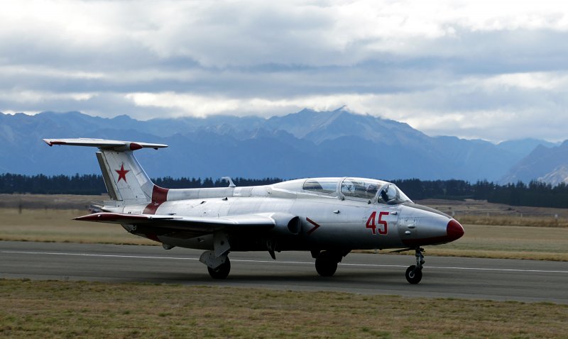 Самолёт-Штурмовик Су-25