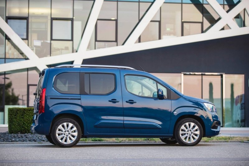 Opel Combo 2021 багажник