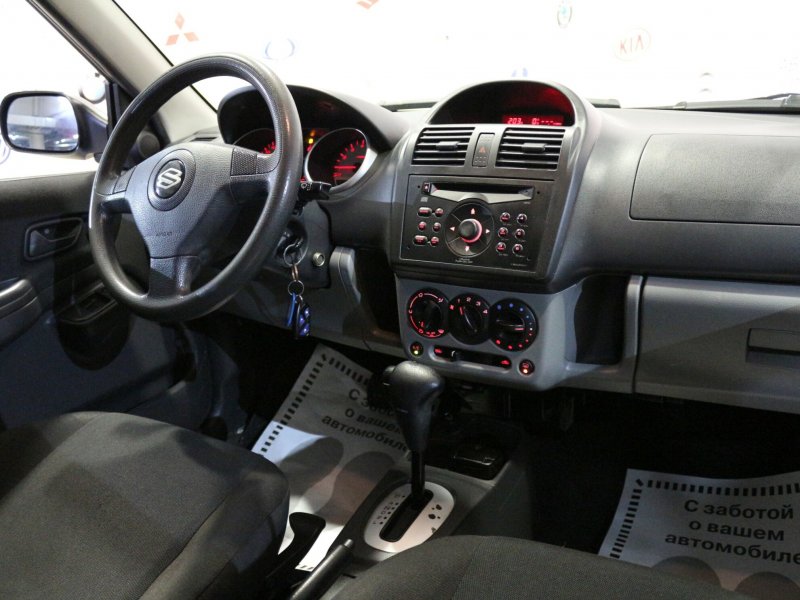 Suzuki Ignis 2007 салон