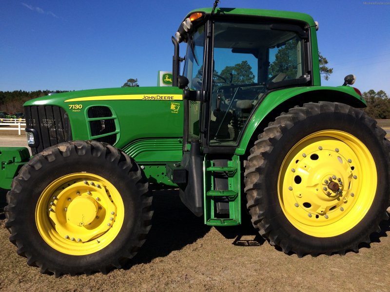 John Deere 930 трактор