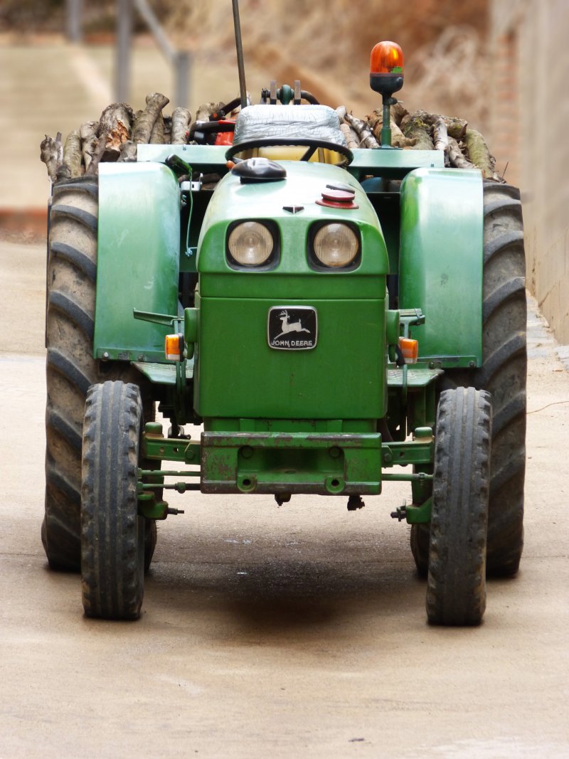 John Deere 320