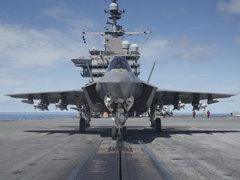 Самолет f-35c "Lightning II"