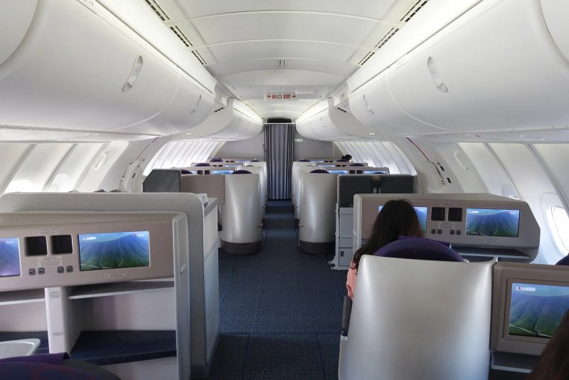 Самолет 747-400 салон