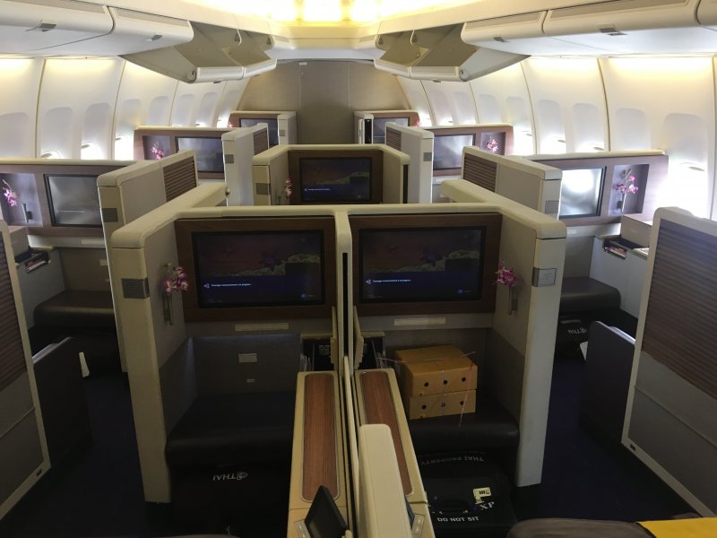 Боинг 747 Qatar салон