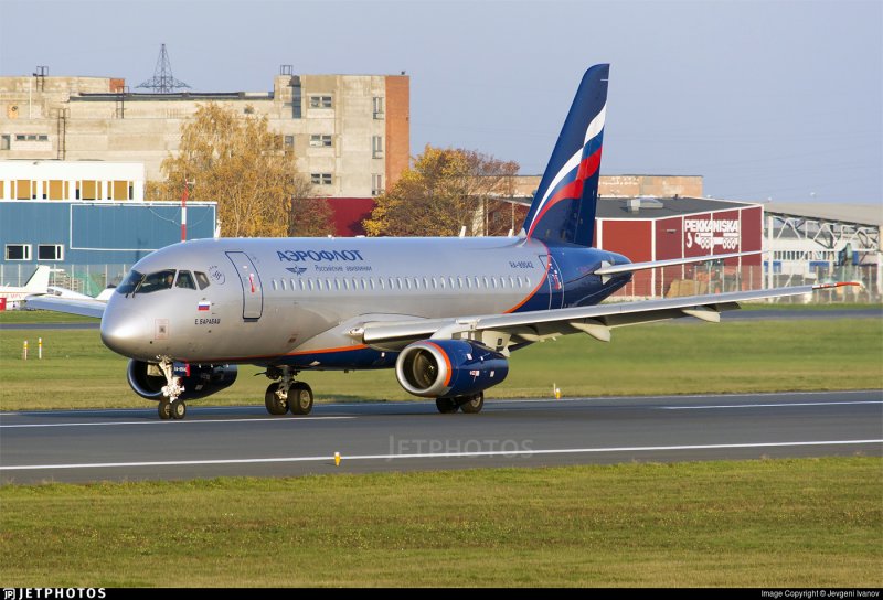 Sukhoi Superjet 95-100 с бортовым номером ra-