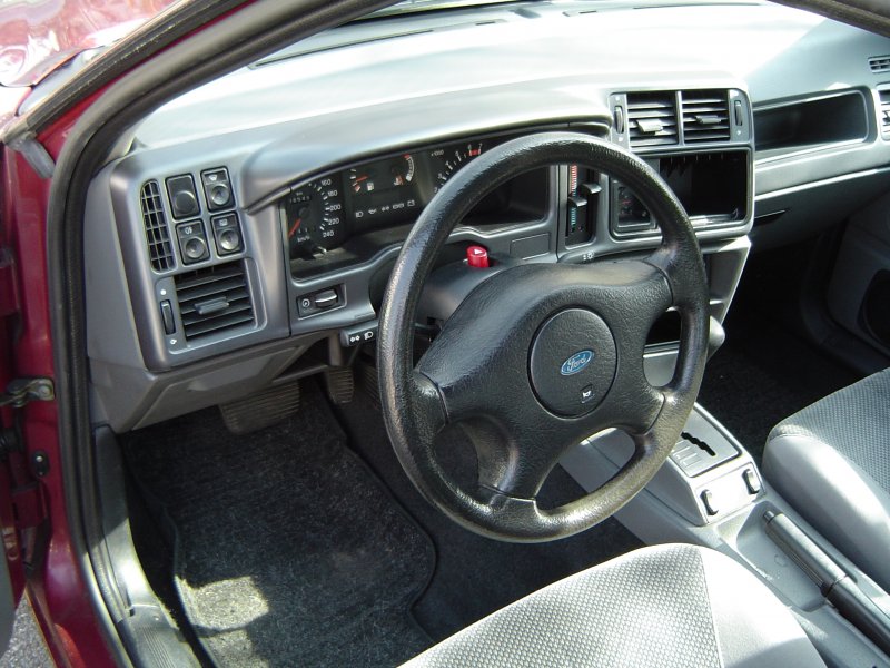 Ford Sierra 88 салон