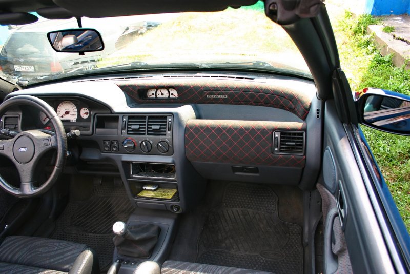 Ford escort, 1983 лифтбек салон