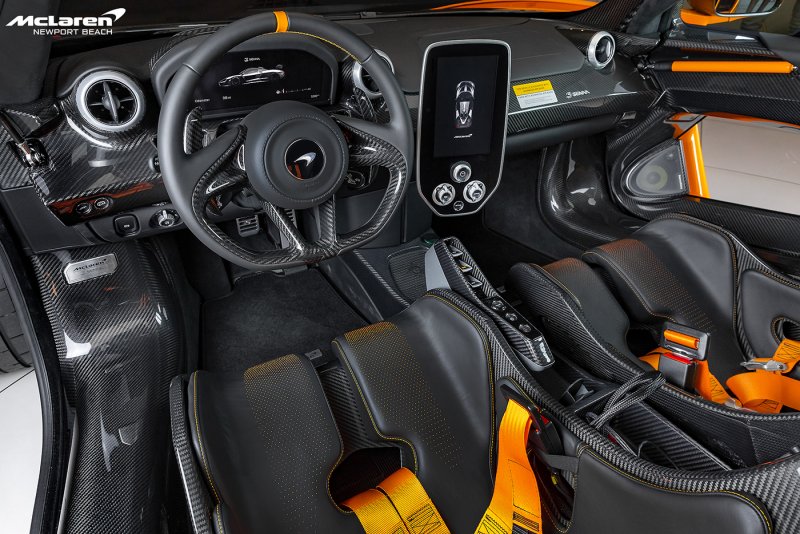 Maclaren Senna GTR салон