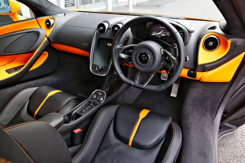 MCLAREN 570s салон