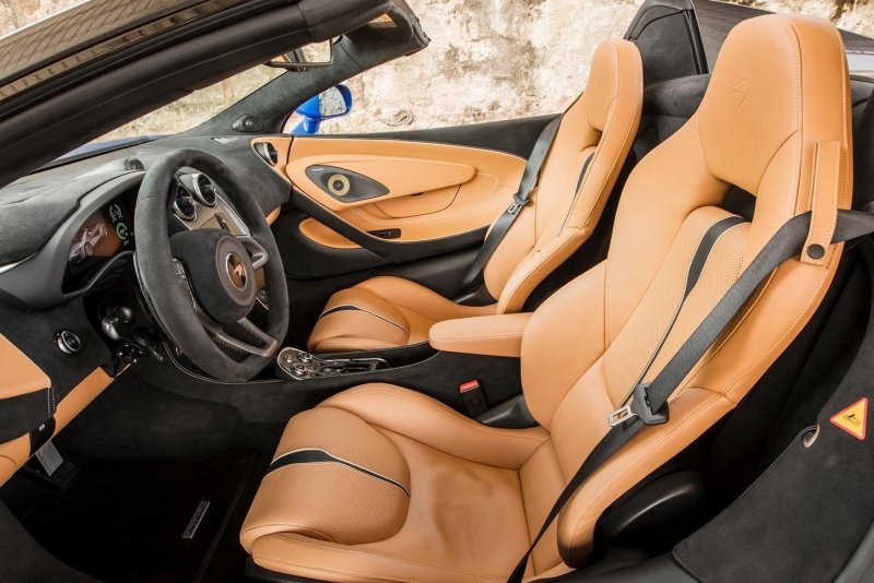 MCLAREN 570s салон
