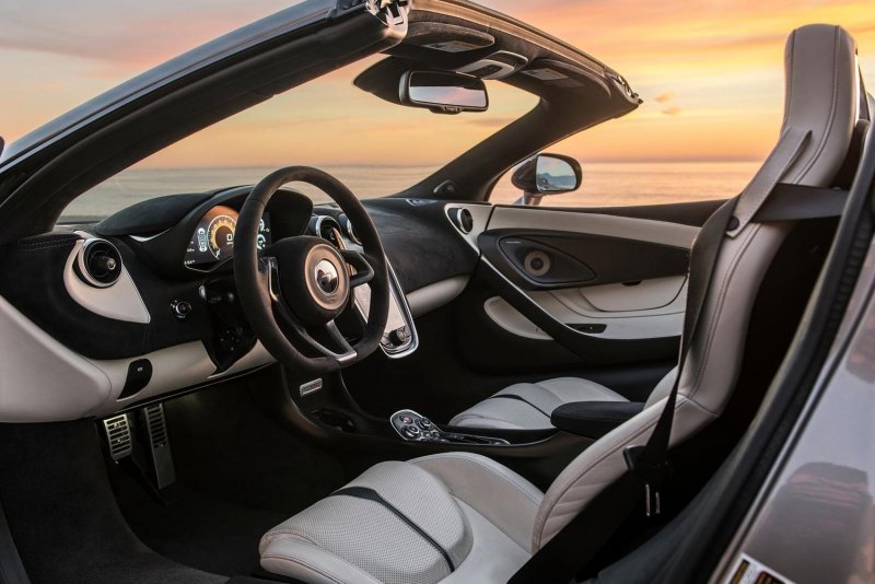 MCLAREN 570s салон