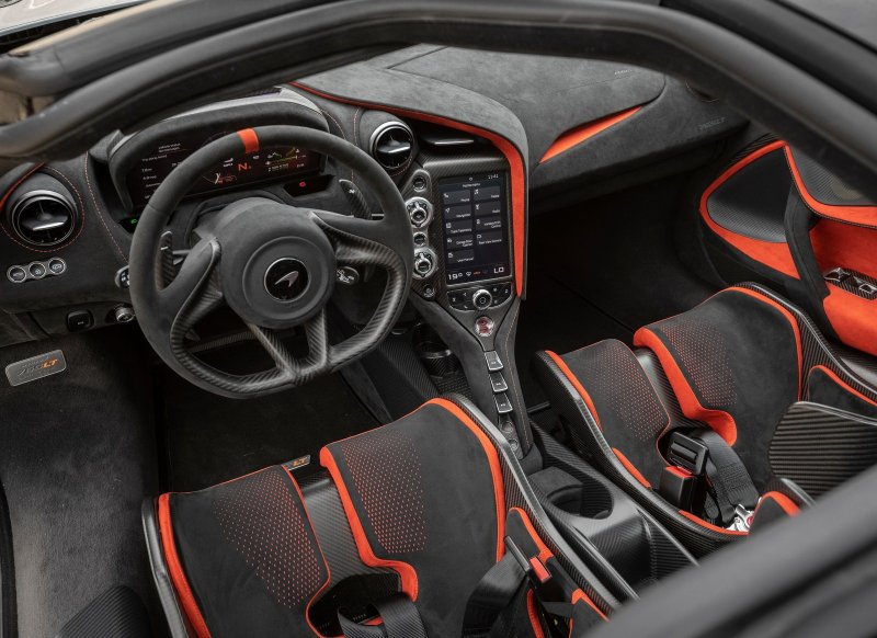 MCLAREN 765lt Interior