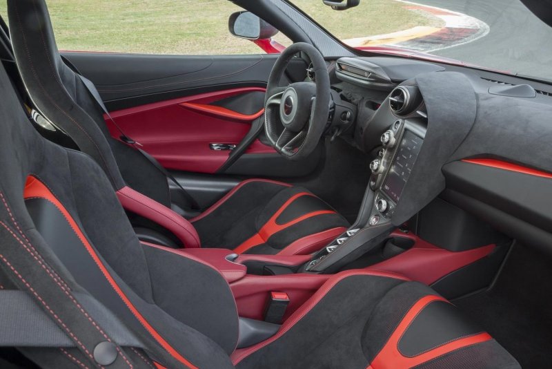 MCLAREN 720s салон