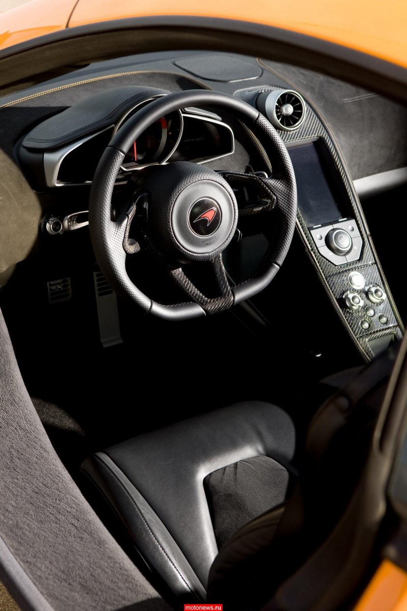 MCLAREN mp4-12c салон