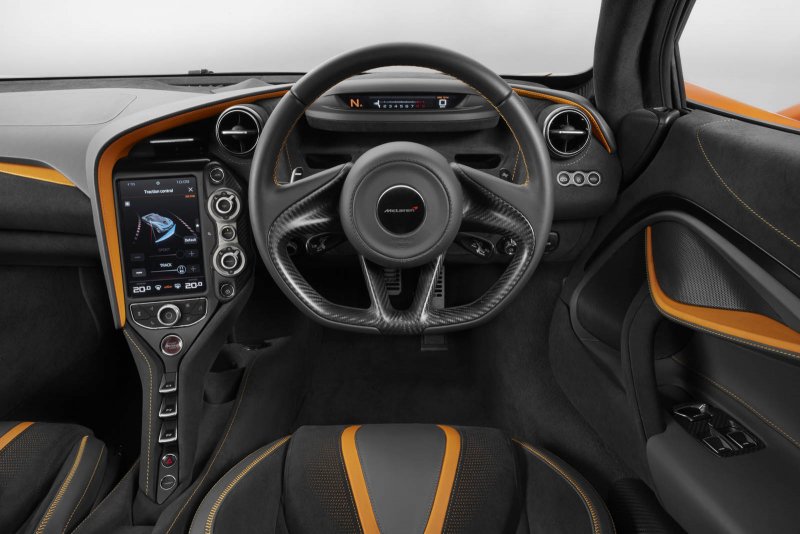 MCLAREN 720s gt3 салон