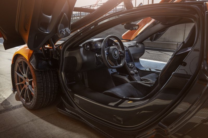 MCLAREN p1 салон