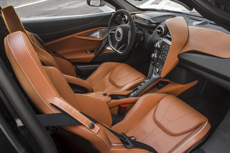 MCLAREN 720s салон