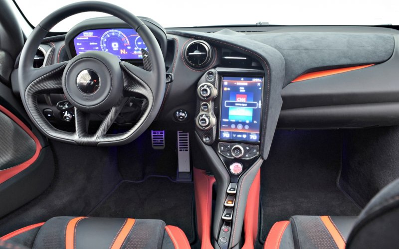 Maclaren 720s салон