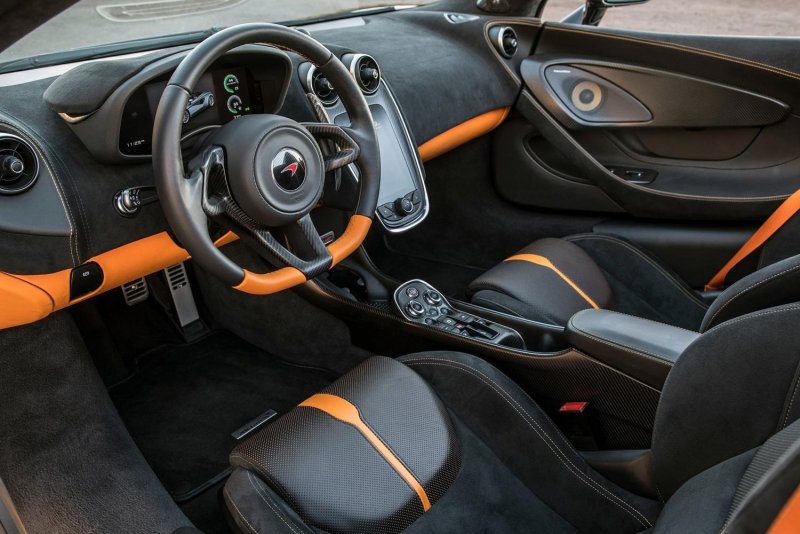 Maclaren 570s салон