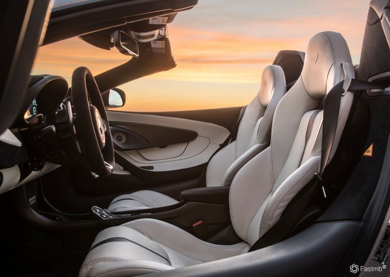 Maclaren 570s салон