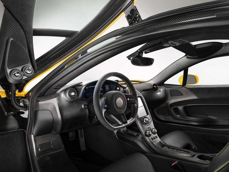 MCLAREN p1 GTR салон
