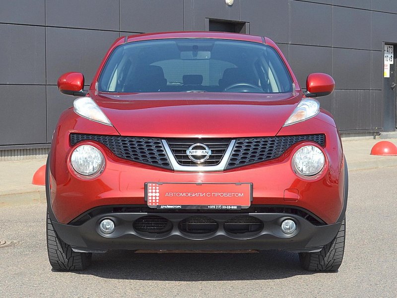 Nissan Juke белый с 4 дверями