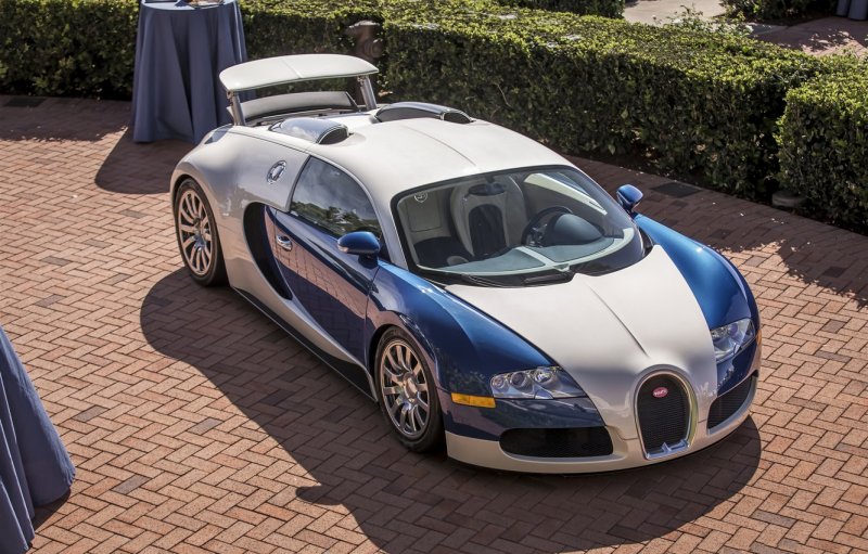 Bugatti Veyron 16.4 с наклейками