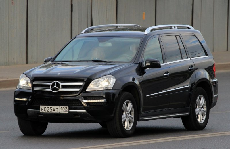 Мерседес d102