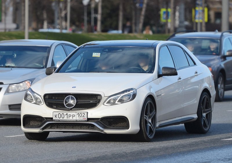 Mercedes-Benz m102