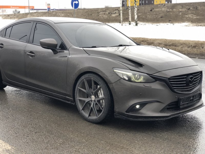 Серая Мазда 6 r20