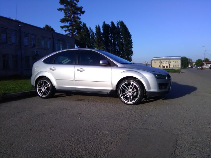 Ford Focus 2 серебристый r18