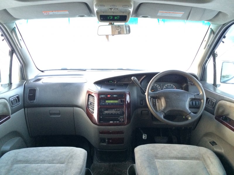 Nissan Elgrand 1999 салон