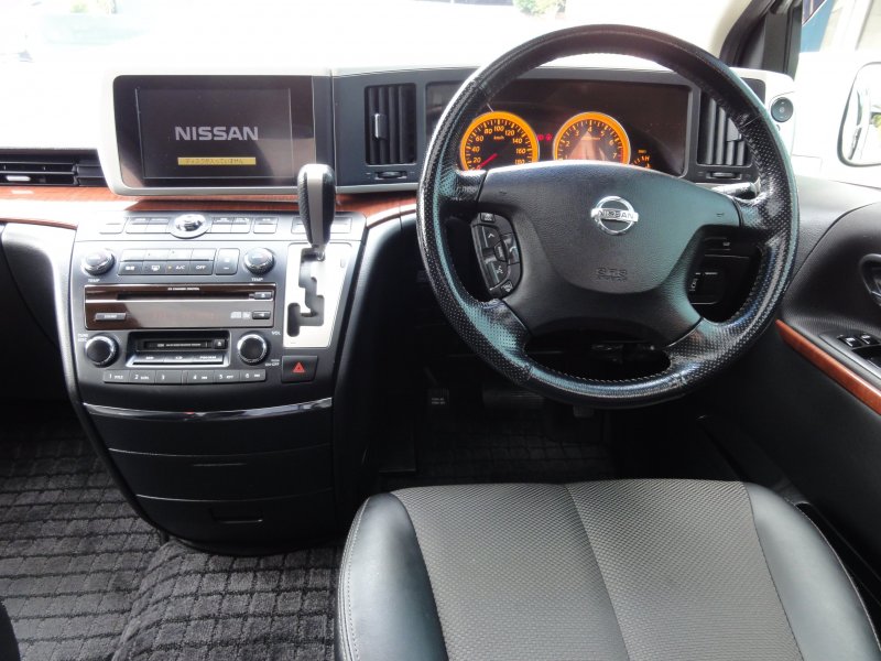 Nissan Elgrand 2005