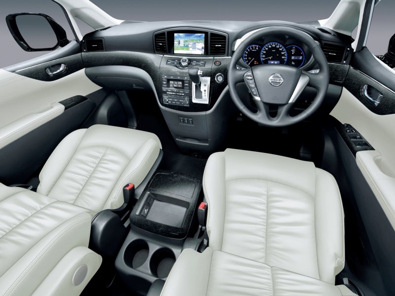 Nissan Elgrand III (e52)