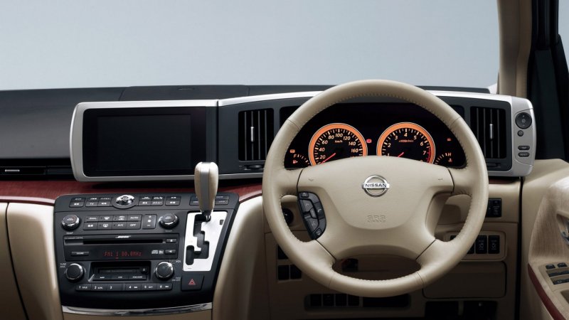 Nissan Elgrand 2002 салон