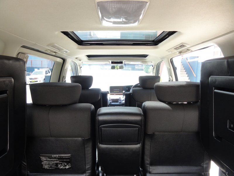 Nissan Elgrand e51 салон