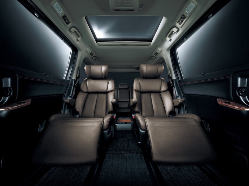 Nissan Elgrand 2017 салон