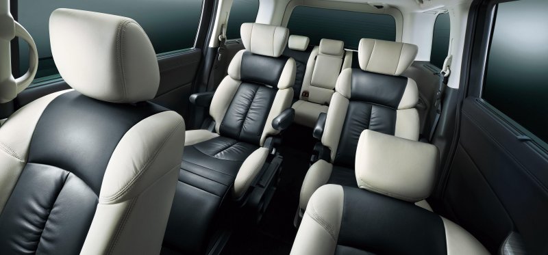 Nissan Caravan Elgrand салон
