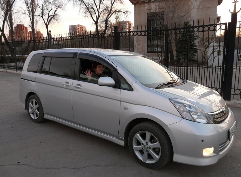Toyota Isis, anm10