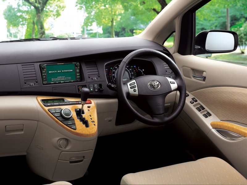 Toyota Isis 2005 салон