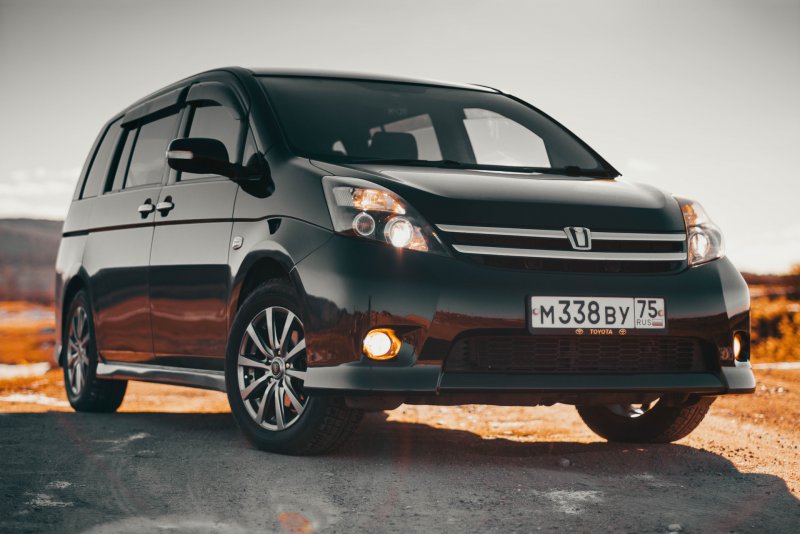 Toyota Isis
