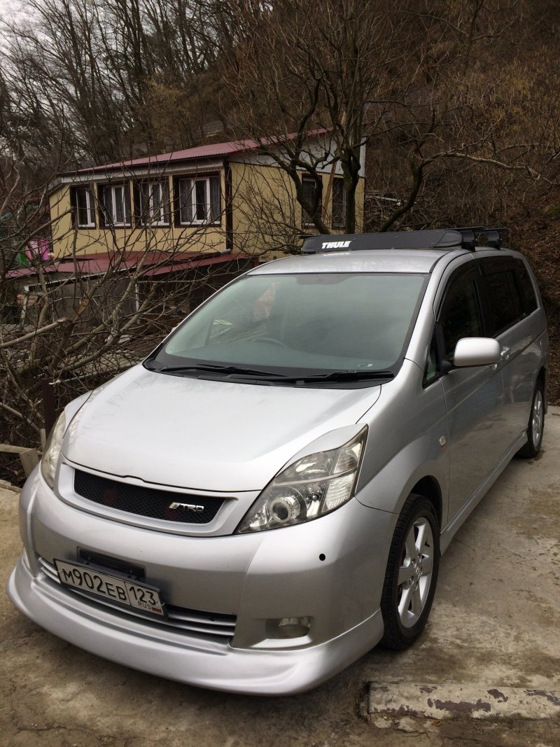 Toyota Исис
