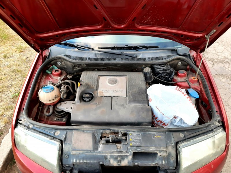 Skoda Fabia 2 подкапотное пространство