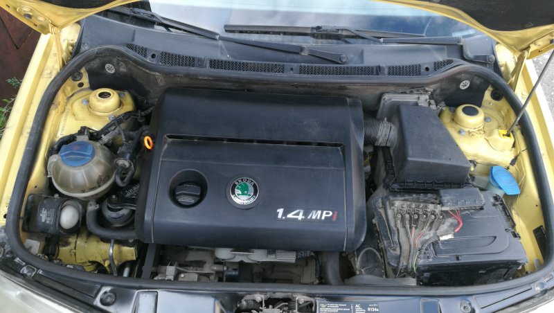 Skoda Fabia 2 подкапотное пространство