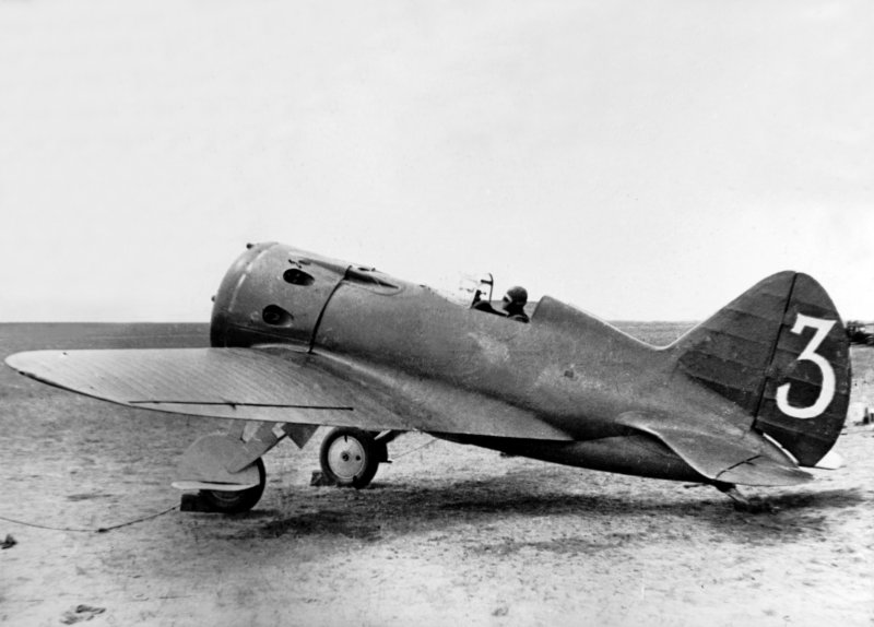 Советский истребитель и-16