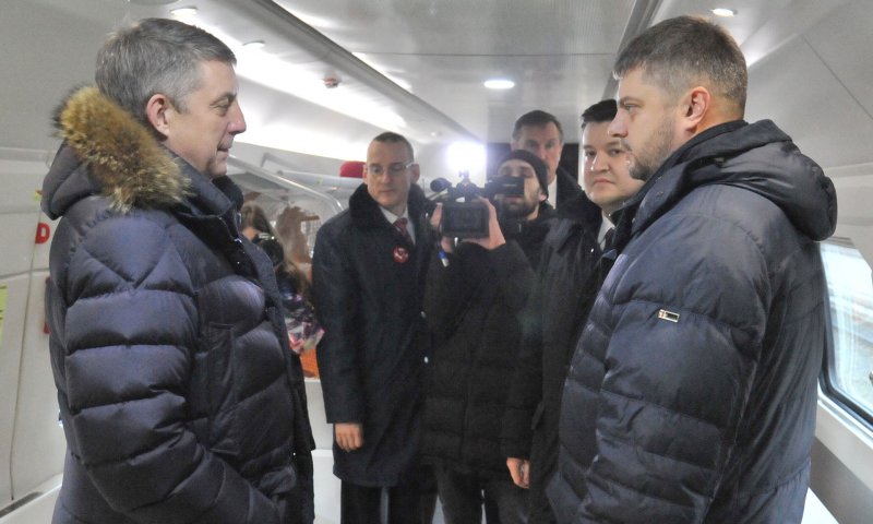 012 Поезд Ямал вагоны