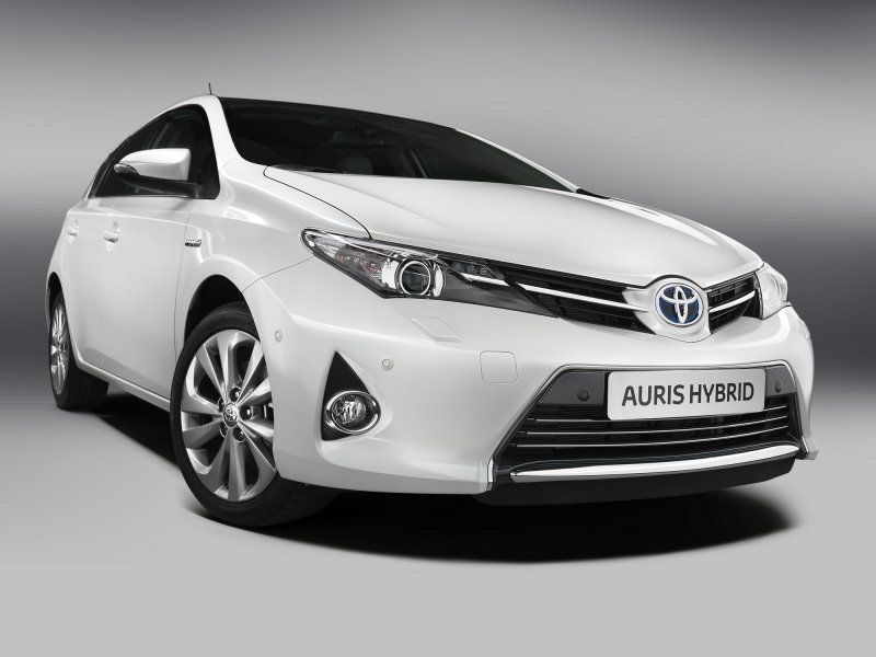 Toyota Auris Hybrid 2013
