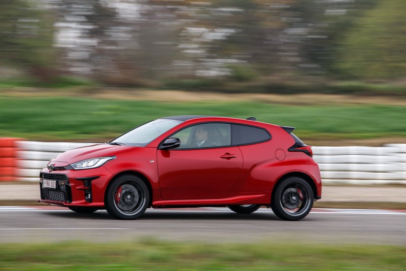 Тойота gr Yaris 2021
