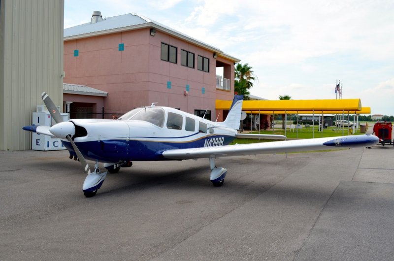 Piper Cherokee в небе
